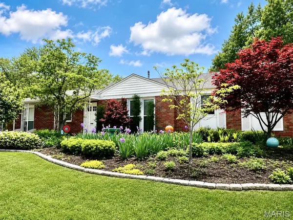 8412 Old Bonhomme Road, University City, MO 63132