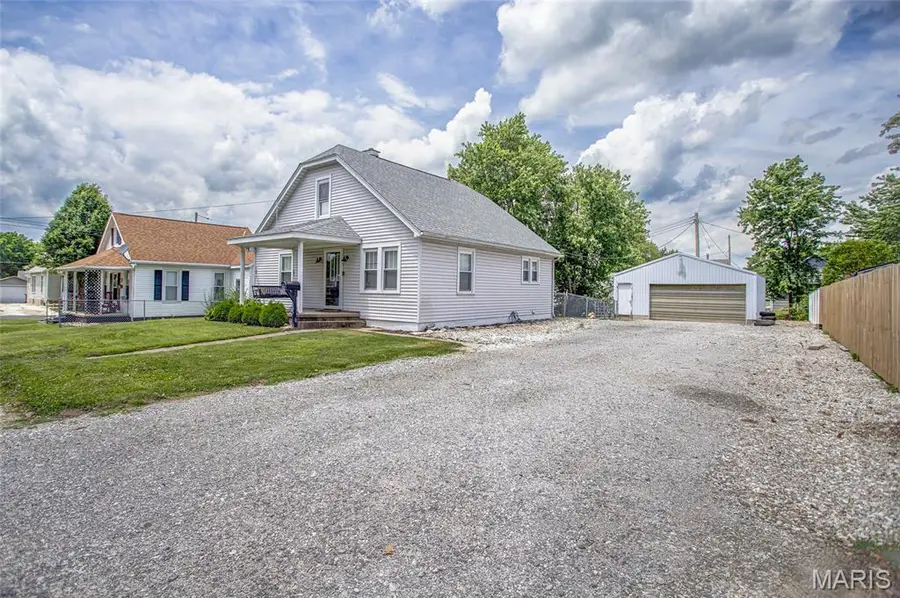 605 Slaten Avenue, Jerseyville, IL 62052 - #3