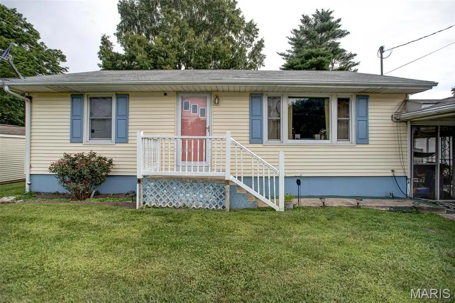 407 Fletcher Street, Jerseyville, IL 62052 - #3