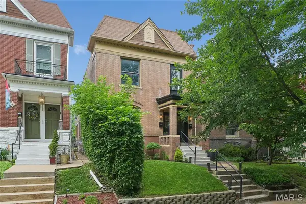 4165 Russell Boulevard, St Louis, MO 63110