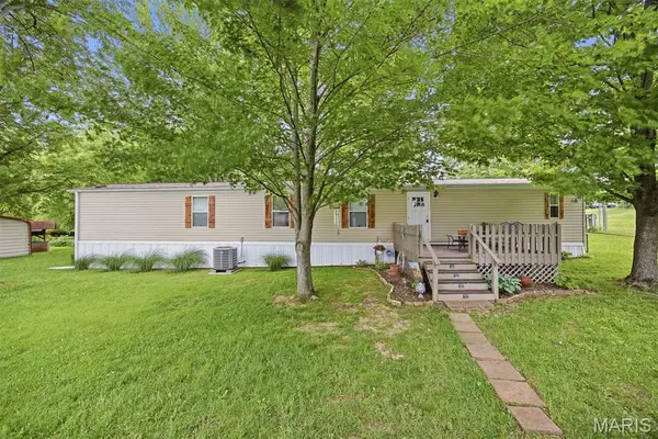 21827 Dove Lane, Carlyle, IL 62231
