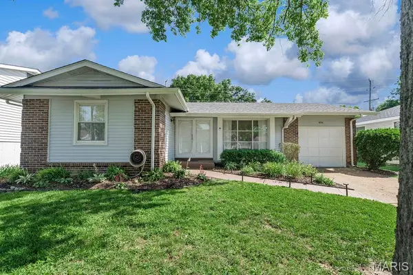 406 Palermo Drive, Ballwin, MO 63021