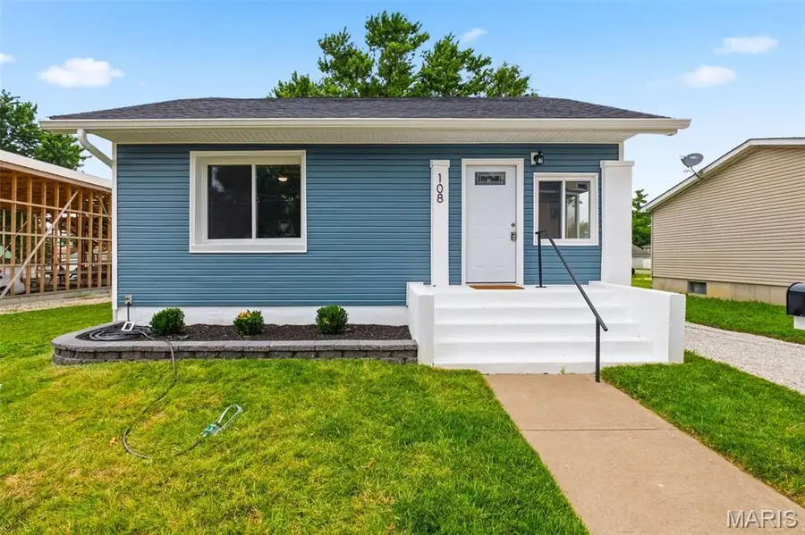 108 S Science Street, Bowling Green, MO 63334 - #2