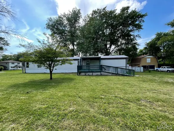 105 Edgewood Drive, Belleville, IL 62223
