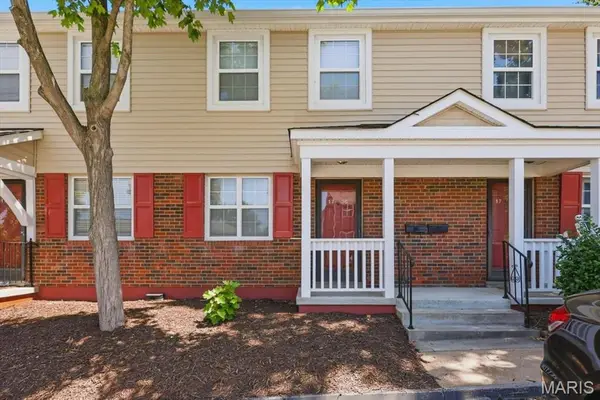 1736 Redbird Cove, St Louis, MO 63144