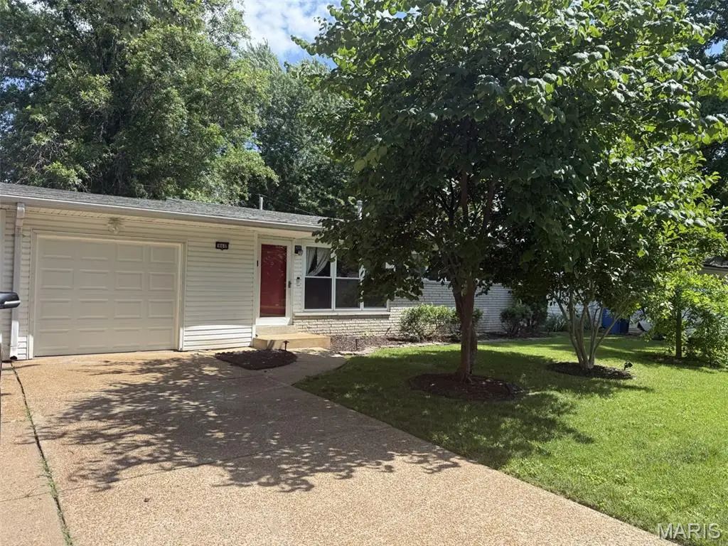 860 Flora Lane, Florissant, MO 63031 - #1