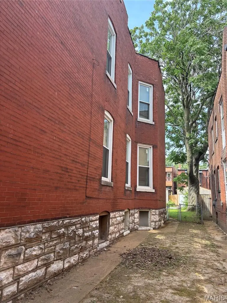 4557 Arco Avenue, Saint Louis, MO 63110 - #3
