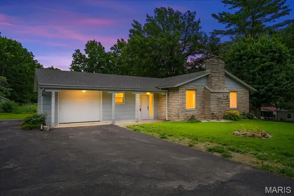 215 Lowell Drive, Columbia, IL 62236