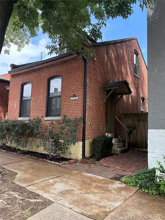 2720 Mcnair Avenue, St Louis, MO 63118