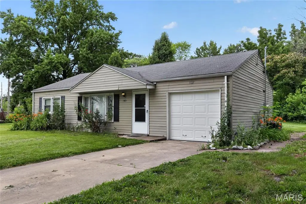 1565 Lakeside Lane, Saint Louis, MO 63138 - #1