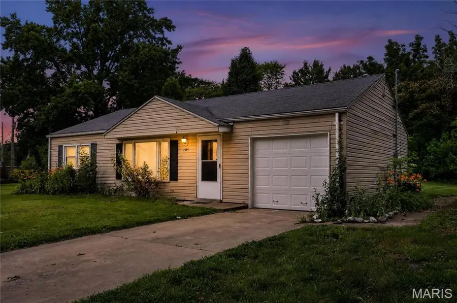 1565 Lakeside Lane, Saint Louis, MO 63138 - #2