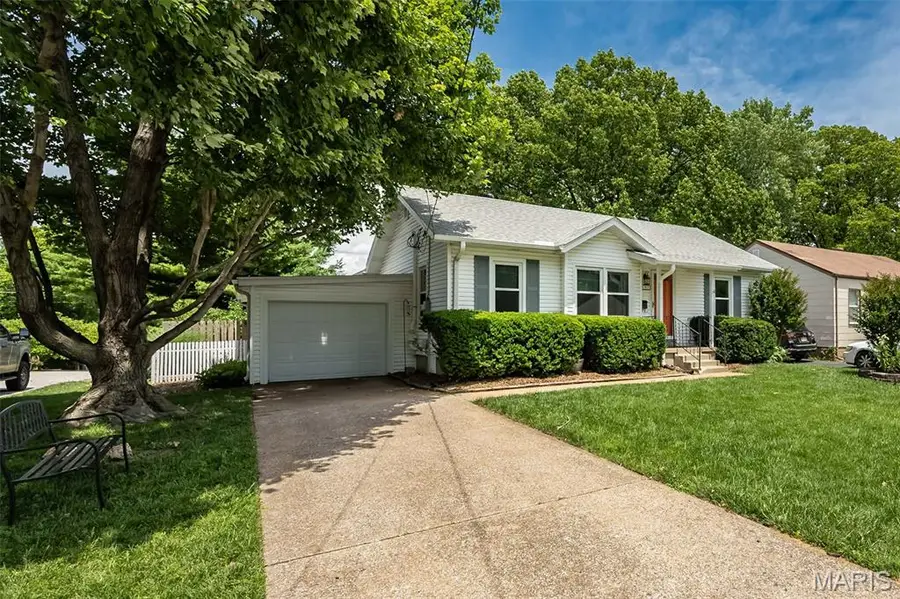 8597 Engler Avenue, Saint Louis, MO 63114 - #2