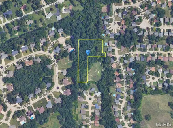 37 Oak Bend Dr, St Peters, MO 63376