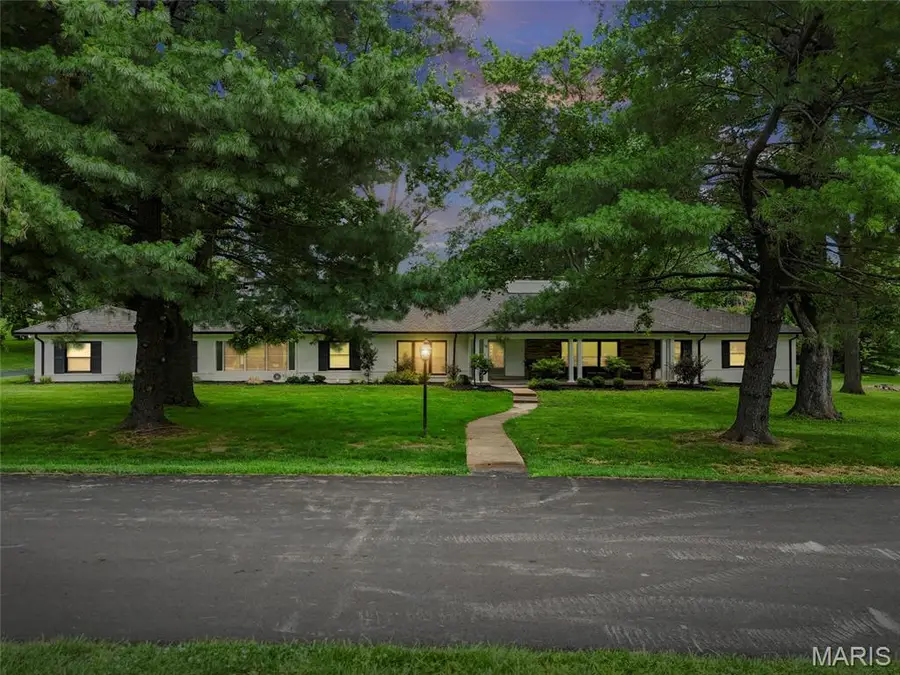 18 Country Aire Drive, Missouri River, MO 63131 - #2