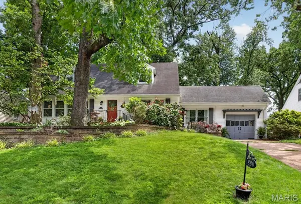 886 Woodbine Drive, St Louis, MO 63126