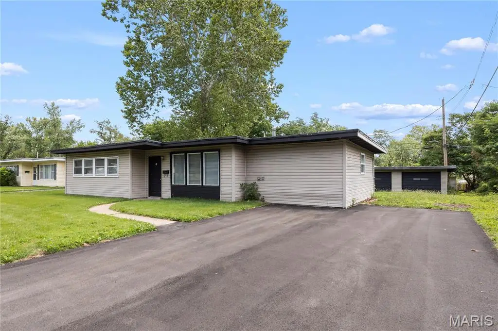 49 Marquette, Florissant, MO 63031 - #1