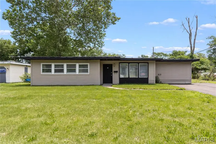 49 Marquette, Florissant, MO 63031 - #2