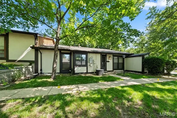 11151 Whispering Oaks Drive, St Louis, MO 63136