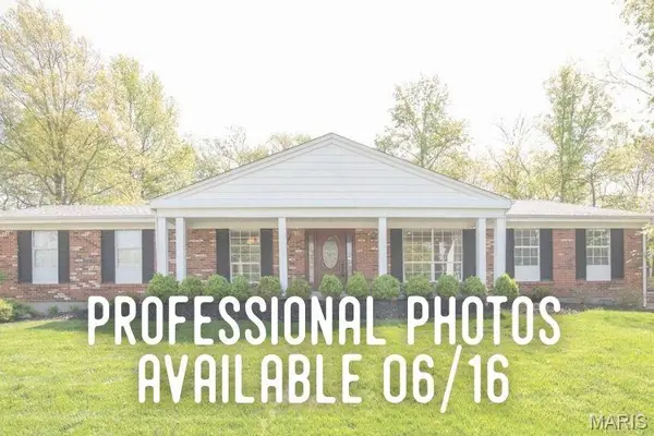 2340 Fairoyal Drive, Des Peres, MO 63131