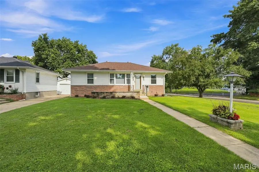 1 Louise Court, Florissant, MO 63031 - #3
