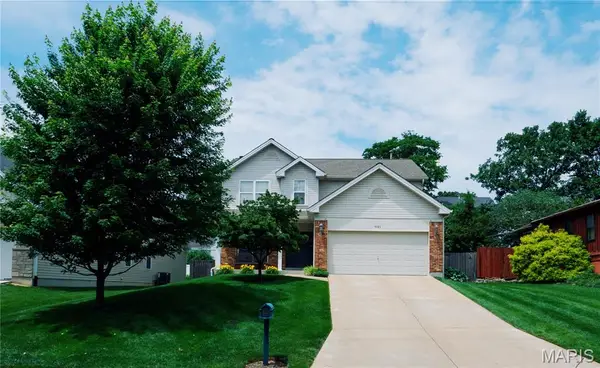 1131 Harwood Road, Des Peres, MO 63131