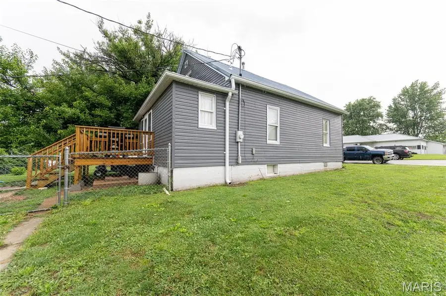 112 E Jackson Avenue, Owensville, MO 65066 - #3