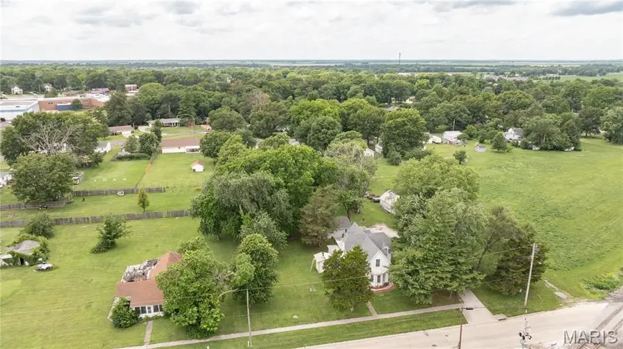 914 N Giddings Avenue, Jerseyville, IL 62052 - #2