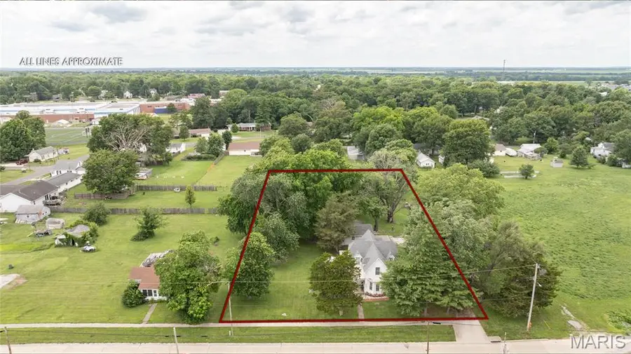 914 N Giddings Avenue, Jerseyville, IL 62052 - #3