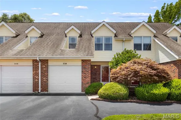 310 Crown Colony Court #E, St Peters, MO 63376