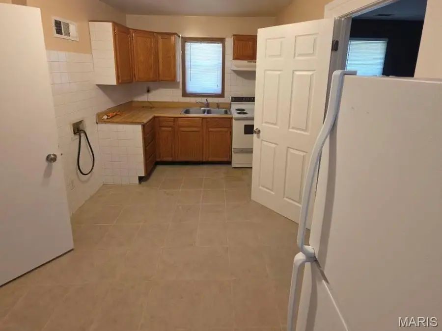 437 Thrift Avenue, Saint Louis, MO 63137 - #3