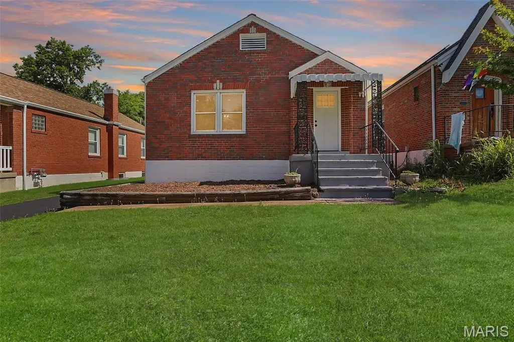 5681 Pernod Avenue, Saint Louis, MO 63139 - #1