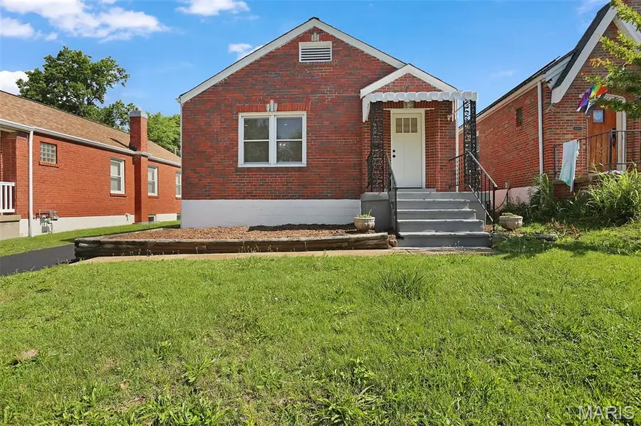 5681 Pernod Avenue, Saint Louis, MO 63139 - #2