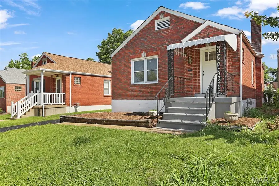 5681 Pernod Avenue, Saint Louis, MO 63139 - #3