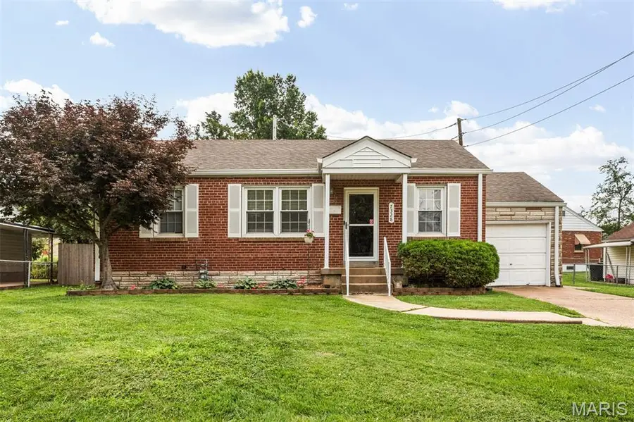 7328 Parkwood Drive, Saint Louis, MO 63116 - #2