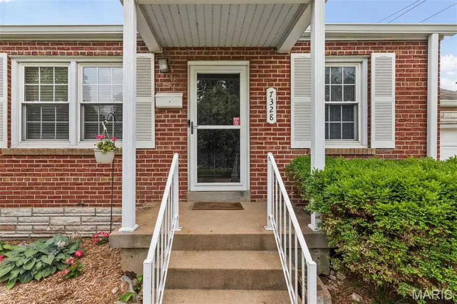 7328 Parkwood Drive, Saint Louis, MO 63116 - #3