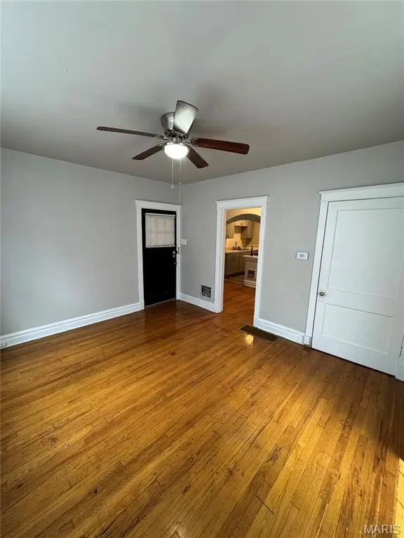 4048 Giles Avenue, Saint Louis, MO 63116 - #2