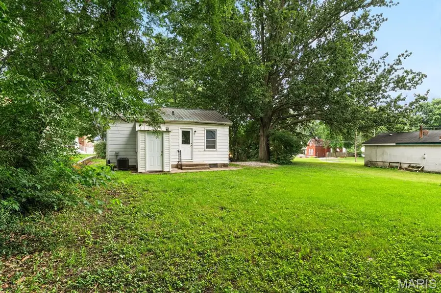 23 S 9th Street, Belleville, IL 62220 - #2
