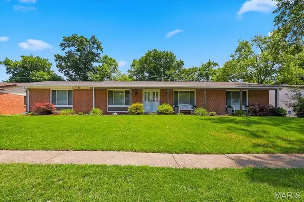 1022 Fernway Lane, Creve Coeur, MO 63141