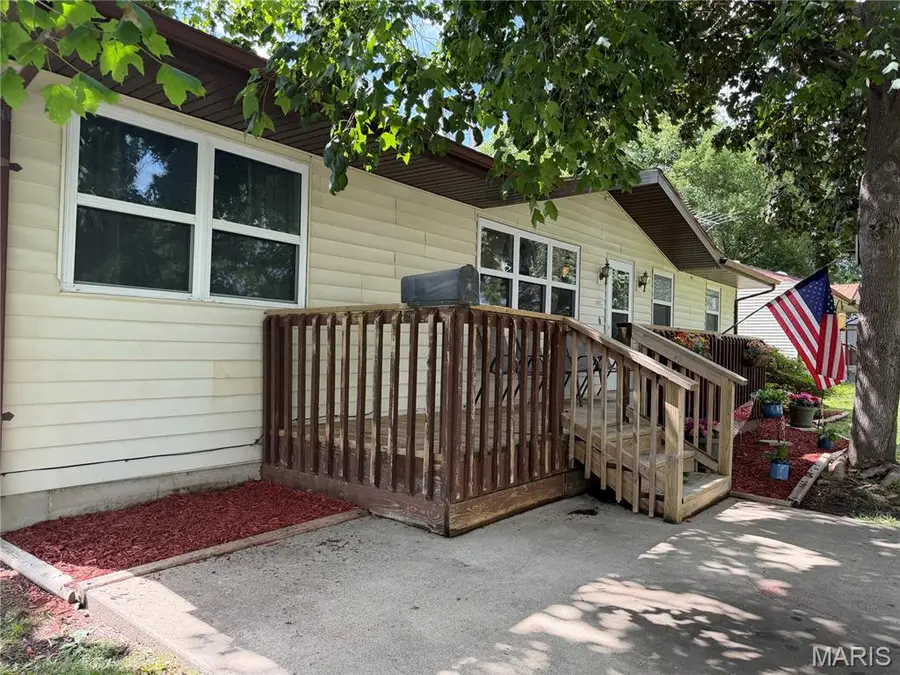 1108 Johnson Street, Carlinville, IL 62626 - #2