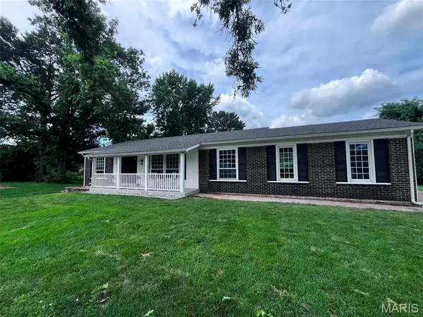 9 Edinburg Court, Florissant, MO 63033