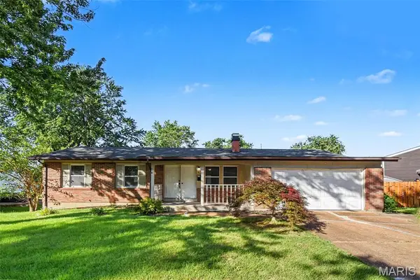 960 N Park Lane, Florissant, MO 63031