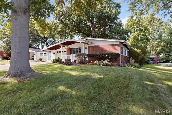 2560 Suffolk Place, Florissant, MO 63033