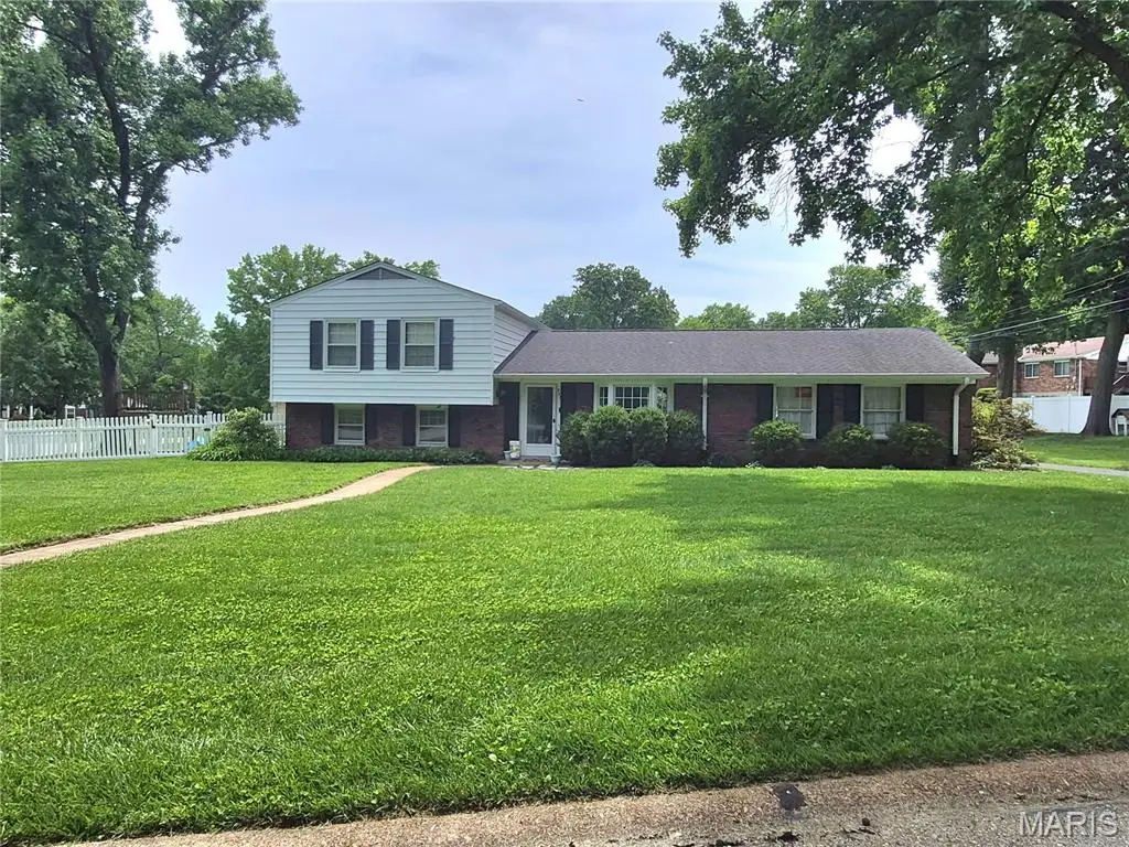 952 Bridgeport Drive, Ballwin, MO 63011 - #1