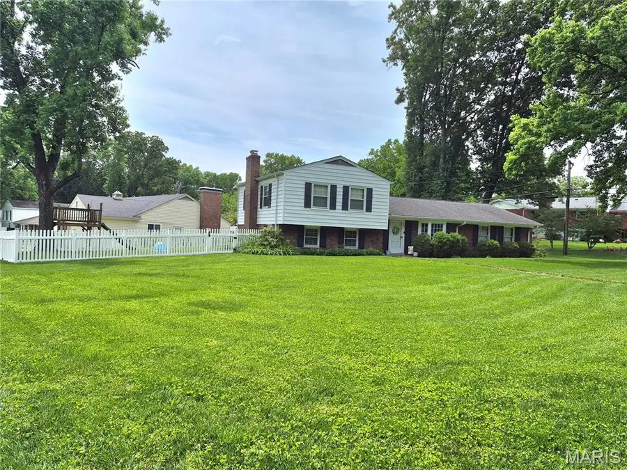 952 Bridgeport Drive, Ballwin, MO 63011 - #3