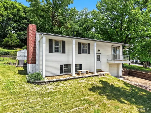 6 Frontier Trail, Fenton, MO 63026