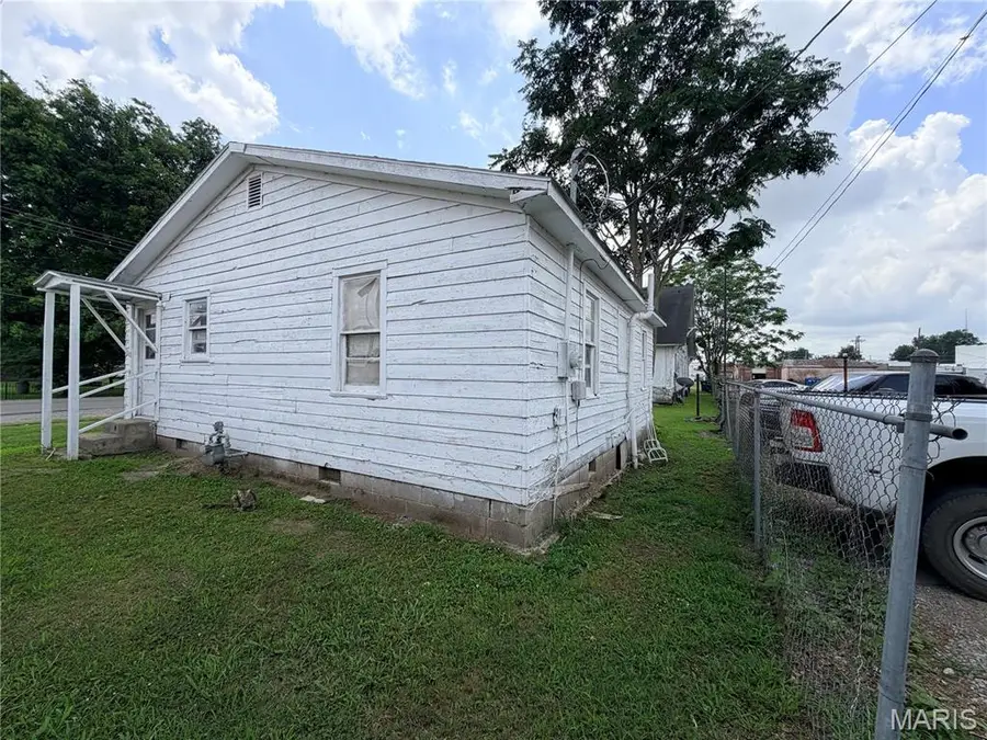 301/303 King Avenue, Portageville, MO 63873 - #3