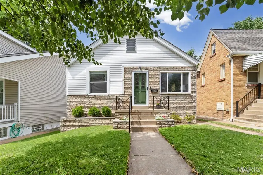 6273 Hoffman Avenue, Saint Louis, MO 63139 - #2
