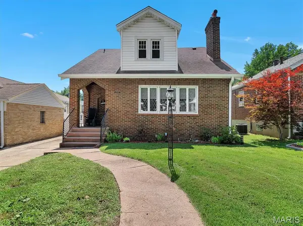 7448 Hillsdale Drive, Hillsdale, MO 63121