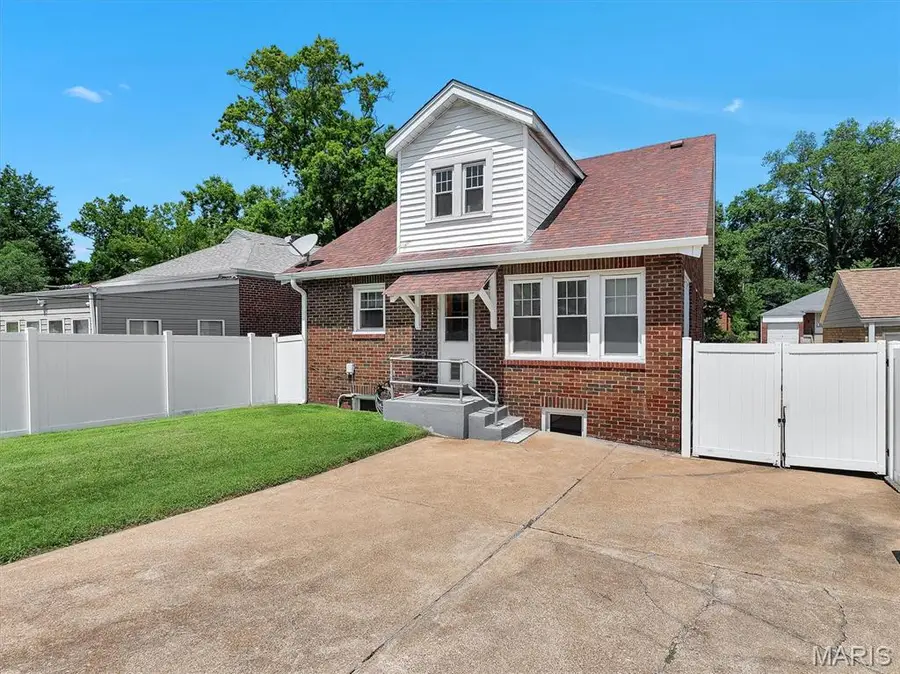 7448 Hillsdale Drive, Hillsdale, MO 63121 - #3