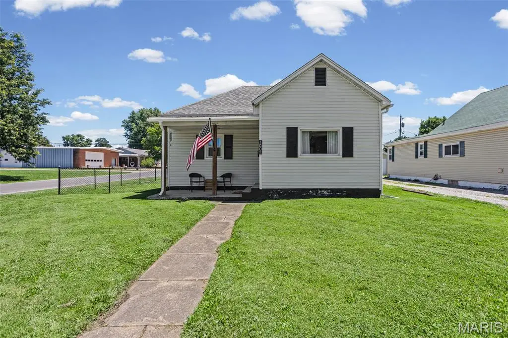 1001 S Macoupin Street, Gillespie, IL 62033 - #1